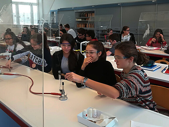 csm_Chemie_Unterricht_02_cd6eb80fcb.jpg  